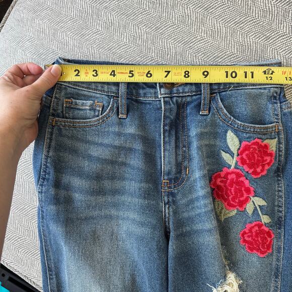 Size 23/27 Hollister Rose Appliqué Distressed Straight Leg Jeans Size 23 - Picture 9 of 10